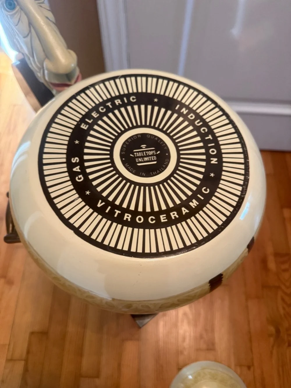 Tabletops Unlimited Bellagio 2 QT Enamel Dutch Oven - Cream with Palm Tree